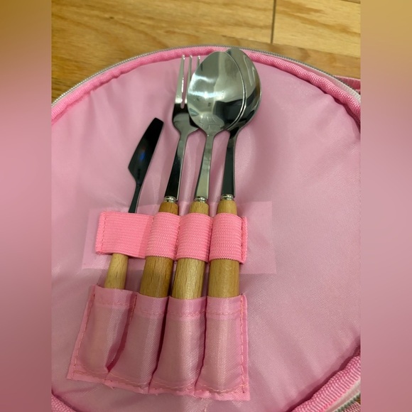 Lily Pulitzer Colorful Round picnic/lunch bag - Picture 5 of 5